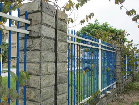 鋅(xīn)鋼護欄(lán)