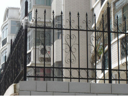鐵藝(yi)護欄