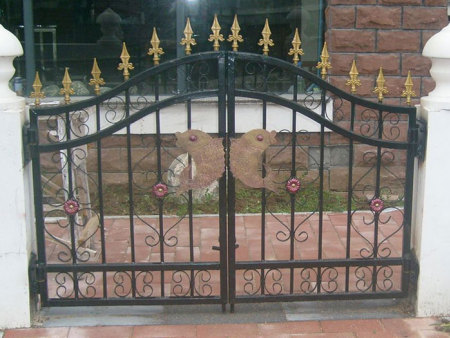 鐵(tie)藝大門(men)