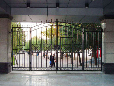 鐵(tiě)藝大門(mén)