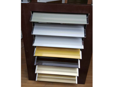 手(shou)動百葉(yè)窗